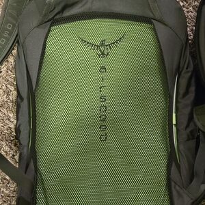 OSPREY Green and Black Backpack with Sporty Outdoor Design
